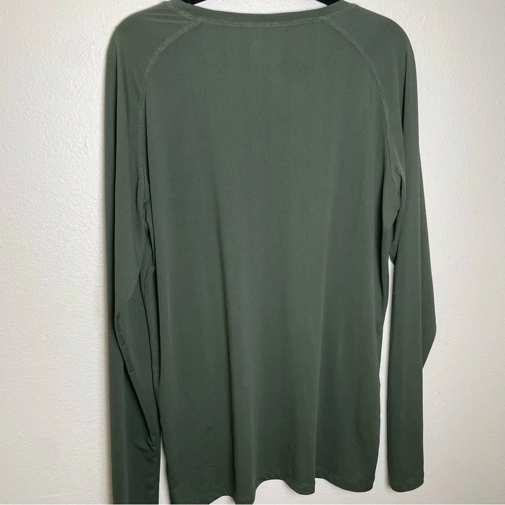 The North Face Vented Long Sleeve Crew Neck Tee